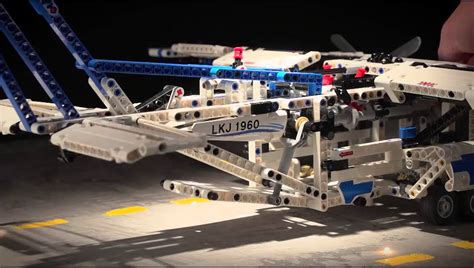 Lego Technic Cargo Plane 42025 『日本の楽天や代理店で買』 O E Main Jp