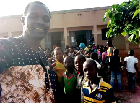 LE CORPS ENSEIGNANT ET LES PARENTS DE LÉCOLE DE DAFRA À BOBO DIOULASSO