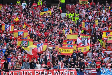 Foot Latlético De Madrid Revient à Son Ancien Logo Après Le Vote De