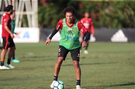 Barbieri Muda E Faz Testes No Fla Visando A Estreia Do Brasileir O Lance