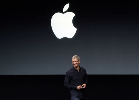 Apple's Tim Cook gets feisty, funny and fiery at shareholders meeting ...