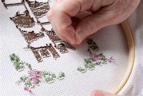 Needlepoint vs Cross Stitch: What are the Main Differences? - Craft ...