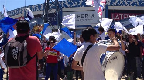 Banderazo Esta Es La Barra Brava De Los Cruzados Previo Uc Vs Madres