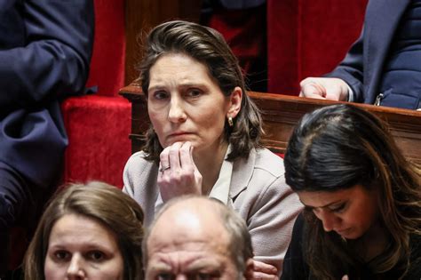 Amélie Oudéa Castéra pourquoi la ministre empêtrée dans plusieurs