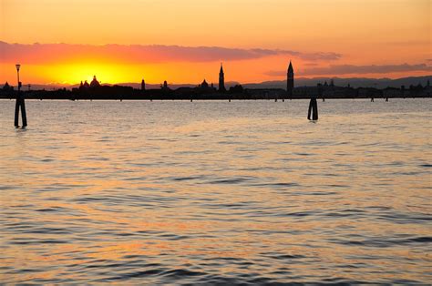 Sunset in Venice: the best places to watch it on a kayak