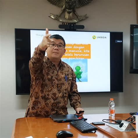 Akademisi Ubah Mindset Dan Tingkatkan Service Excellent Agar Brand