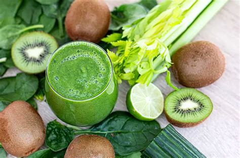 Grüner Green Kiwi Smoothie Wiressengesund