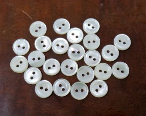 LOT DE 24 Boutons Anciens En Nacre Mercerie Vintage EUR 4 00