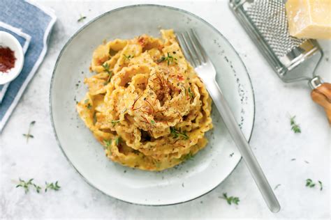 Reginette Al Pesto Di Ricotta Pomodori Secchi E Mandorle Fiordifrolla It