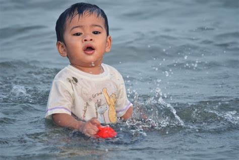 Enggak Cuma Menyenangkan Berenang Di Laut Juga Bermanfaat Bagi