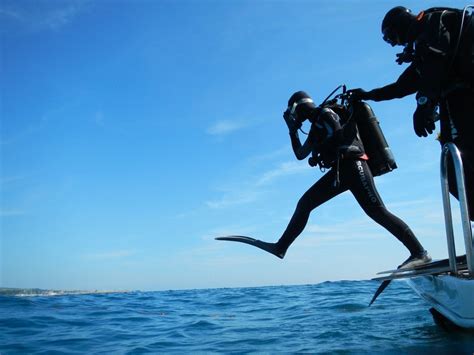 Learn To Dive In The Cook Islands A Guide To Scuba Diving Certifications