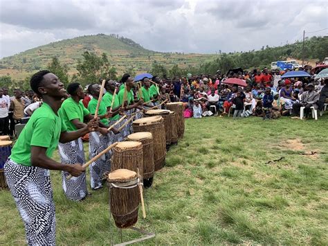 Serivisi zisabwa n’Abanyarwanda zigomba kujya zitangwa mu Kinyarwanda ...