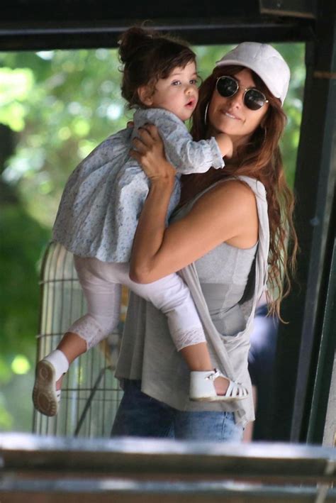 Penélope Cruz And Her Daughter Luna Penelope Cruz Penelope Cruze Penelope