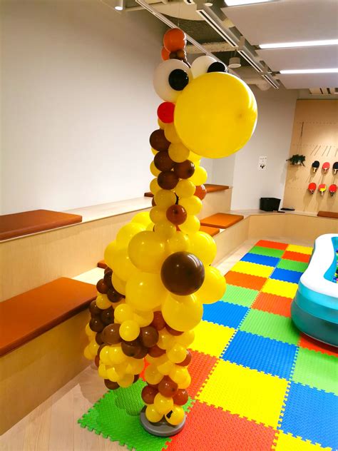 Balloon Giraffe Sculpture That Balloons