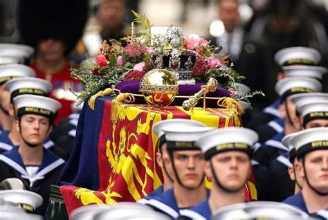 Cortejo funeral da rainha Elizabeth II começa monarca será enterrada