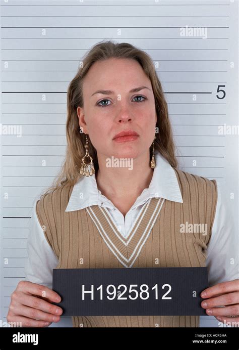 Police mugshot woman Fotos und Bildmaterial in hoher Auflösung Alamy