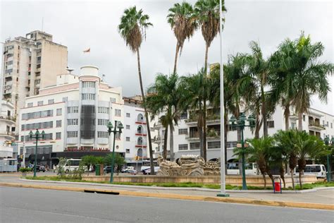 A Os De Caracas Un Recorrido Que Contrasta Modernidad Con