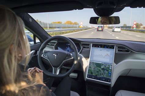 Us Government Opens Probe Into Tesla Autopilot Crashes With Emergency