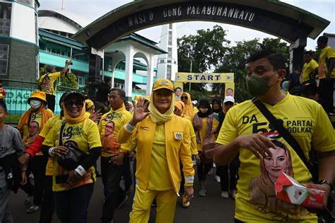 Pelabuhan Ratu Menguning Ribuan Peserta Ikuti Jalan Sehat Hut Ke