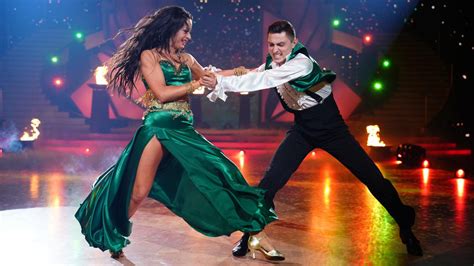 Liebespaar Auf Dem Let S Dance Parkett Malika Und Zsolt Begeistern