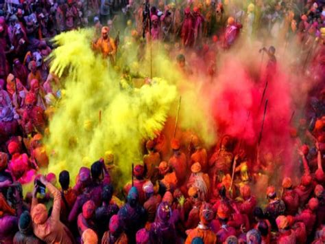 Special Coincidence On Holi After 30 Years Know Which Color Is