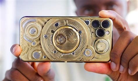 Youtuber Gets His Hands On A 100000 Gold And Diamond Iphone Digg