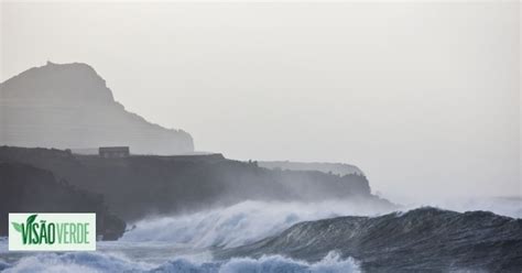 Visão Grupos Ocidental E Central Dos Açores Com Aviso Laranja De