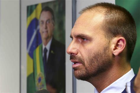 Eduardo Bolsonaro desiste de indicação para embaixada nos EUA