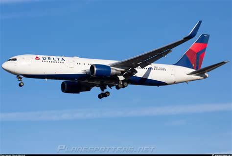 N394DL Delta Air Lines Boeing 767 324ER WL Photo By Aaron Edwin Arul