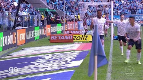 Suárez Iguala Líder De Assistências Do Grêmio No Ano Em Dia Que Vira