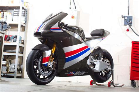 DR Moto - The Ultimate Yamaha R1 Track Bike - Asphalt & Rubber