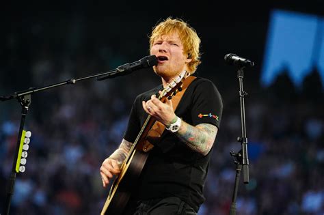 Ed Sheeran Croons With 80 000 At Sold Out Metlife Stadium Show Review