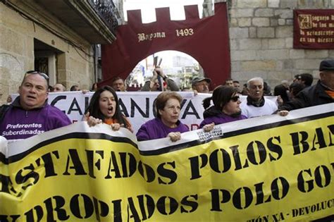 Afectados Por Las Preferentes Boicotean El Acto Institucional De La