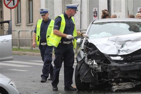 Wypadek Na Ulicy Czarnieckiego W Legnicy Zdj Cia Legnica Nasze Miasto