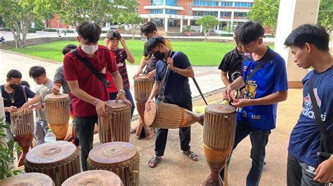 หนึ่งวันของนิสิต สาขาดนตรีพื้นบ้าน วิทยาลัยดุริยางคศิลป์ มหาวิทยาลัย