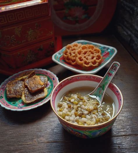 Afternoon Tea With Green Beans Barley Soup And Fried Nian Gao Food