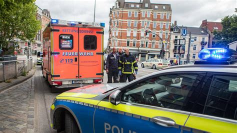 Angriff vor Bäckerei in Hamburg Tatopfer bemerkt Messer im eigenen