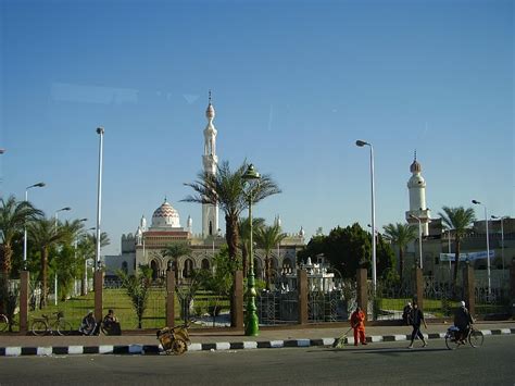 Mosque Pictures Videos: Sheikh el-Qenawi Mosque, Qena, Egypt