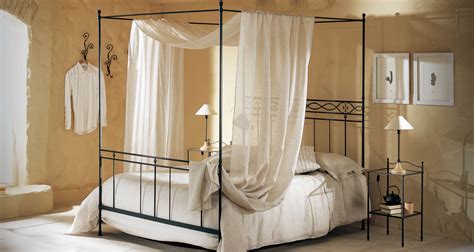 20 Wrought Iron Canopy Bed