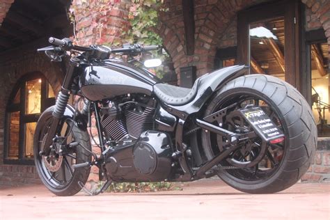 Umgebautes Motorrad Harley Davidson Softail Breakout Fxsb Von X Trem