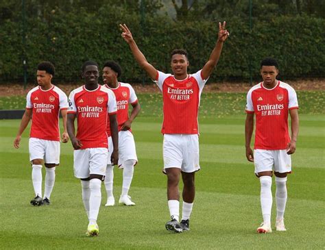 Go behind the scenes of our under-21s squad photo | Gallery | News | Arsenal.com