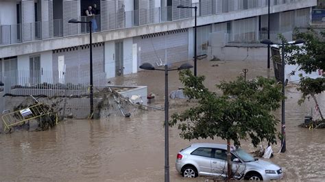 N Mero De Mortos Em Inunda Es Em Espanha Sobe Para Contacto