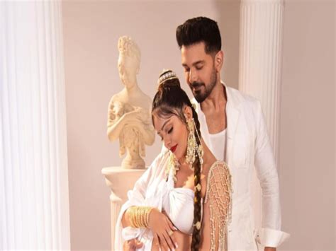 Rubina Dilaik Hot Pregnancy Photoshoot With Husband Abhinav Shukla