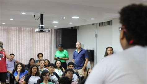 Encontro de grêmios leva dezenas de estudantes à Reitoria Instituto