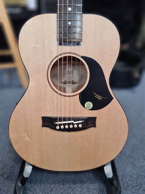 Maton Em 6 Mini Maton Electricacoustic Guitar With Hard Case Lander