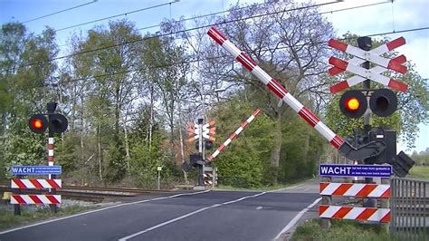 Spoorwegovergang Hengelo Dutch Railroad Crossing Youtube