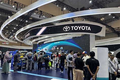 Laba Bersih Toyota Turun 26 Persen