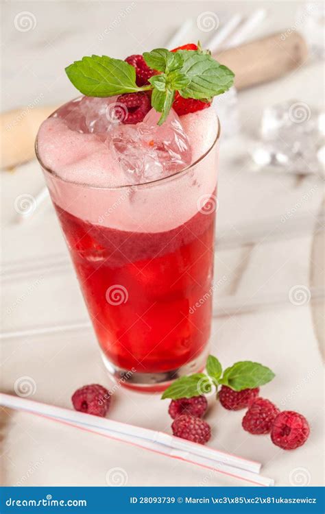 Fruit Rode Drank Stock Afbeelding Image Of Partij Vers 28093739