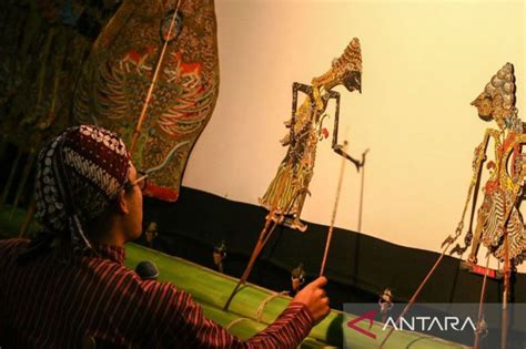 Polri Gelar Wayang Kulit Lakon Tumurune Wiji Sejati ANTARA News