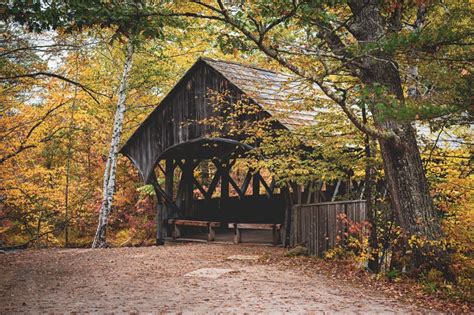 9 Beautiful Spots to See Fall Colors in Maine - Territory Supply